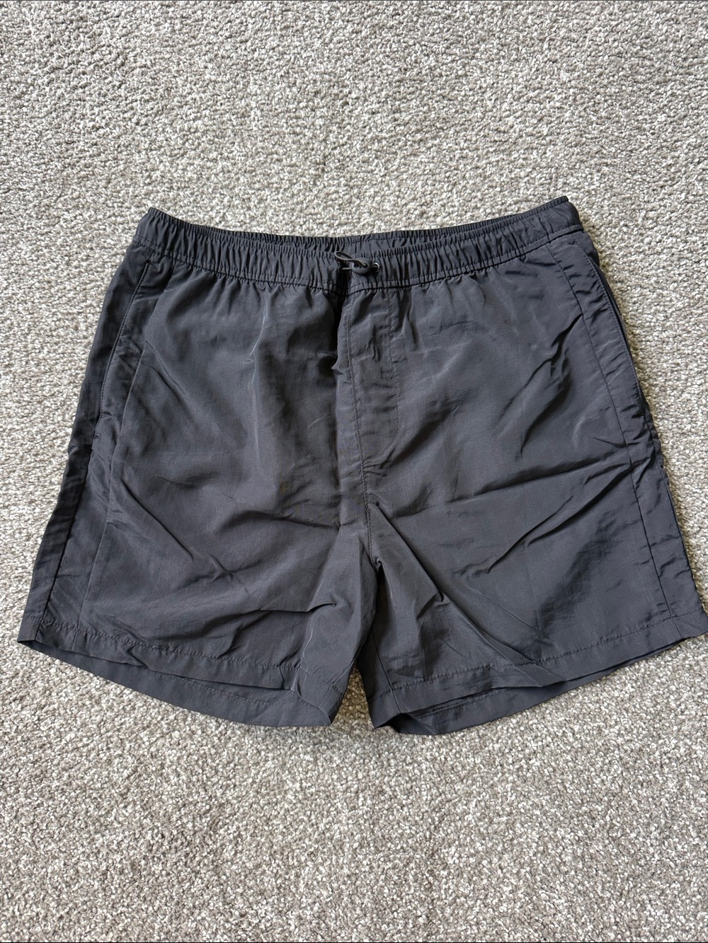 H&M Black Men's Regular Fit Shorts. Size Medium   Zippered Pockets.